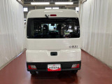 跳ね上げ式バックドアなので、雨天時の荷物の出し入れの際も濡れにくいです