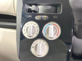 寒い冬も暑い夏も全席に快適な空調を届けてくれる、ダイヤル式エアコンを装備♪