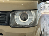 LEDヘッドライトは、点灯の瞬間から最大光量を発揮し、突然暗くなるトンネルなどでの安定感を高めます。