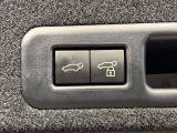 【パワーバックドア】スマートキーや運転席のボタンを押すだけでリアゲートが自動で開閉します!荷物を持っている時や、高い位置にあるバックドアを閉める際に便利な機能です♪