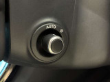 【電動調整ステアリングコラム】電動でステアリングの位置を微調整できます。またシートメモリと組み合わせることでハンドル位置も記録することができます。
