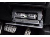 ETCは運転席インパネ右下に専用カバーによって埋め込まれています