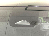 【プリクラッシュセーフティ】前方の車両等を検知し、衝突しそうな時は警報で注意を促し、ブレーキを踏む力をサポート。ブレーキを踏めなかった場合は衝突被害軽減ブレーキが作動、衝突回避をサポートします。