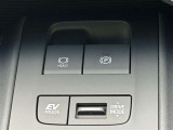 ★電動パーキングブレーキ★スイッチで作動・解除。「P」シフトで自動作動、「P」シフト以外にシフトで解除されるオート機能!