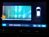 バックカメラの画像です。ガイドラインがスムースな車庫入れをサポートいたします。車庫入れの安心感がアップしますね。