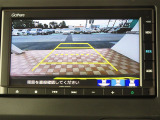 ギヤをRに入れるとナビの画面に後ろの映像が映るリヤカメラ付!後退時の安全確認やコンディションの悪い視界でもカラーバックモニターがドライバーをサポート☆☆☆
