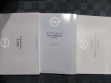 取扱い説明書 整備記録簿です前オ-ナ-の整備歴がわかるため無駄な部品。工賃が発生せず効率の良い整備が行えますまた丁寧に乗っていた証拠でもありますので車両状態の信頼性にもつながってまいります