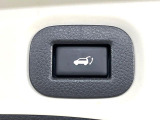 【パワーバックドア】スマートキーや運転席のボタンを押すだけでリアゲートが自動で開閉します!荷物を持っている時や、高い位置にあるバックドアを閉める際に便利な機能です♪
