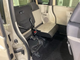 後席をはね上げれば、「もうひとつの荷室」が生まれます。