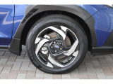 タイヤサイズは225/55R18 純正アルミホイール装着です!