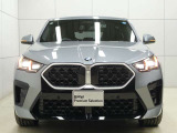 一目でBMWと解る存在感。象徴的なキドニーグリルを中心にシャープなヘッドライトと力強い表情が融合。スポーティーさとエレガンスを兼ね備えたBMWならではのフロントフェイスです。