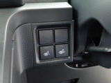 運転席&助手席シートヒーター付:座面を素早く温め、寒い日でも快適ドライブ。