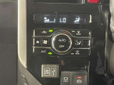 【オートエアコン】一度お好みの温度に設定すれば、車内の温度を検知し風量や温度を自動で調整。暑い&hellip;寒い&hellip;と何度もスイッチ操作をする必要はありません。快適な車内空間には必須の機能ですね♪
