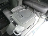 【シートアレンジ可能】ゆとりあるワイドな車内空間は、ドライブを始め買い物やレジャーなど、幅広く活躍します。一人でもみんなとでもお出かけを楽しみましょう!