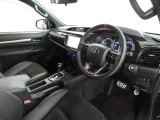 シンプルで使いやすいデザインの運転席です。