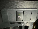 コーナーセンサーを車の前後に装備。障害物までの距離に応じて警告音を変えてお知らせ。縦列駐車時や駐車場・車庫などでの取り回しをサポートします。詳細は販売店スタッフまでおたずねください。