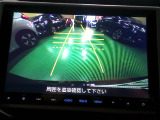 バックカメラの画像です。ガイドラインがスムースな車庫入れをサポートいたします。車庫入れの安心感がアップしますね。
