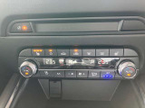 運転席&助手席には3段階調整が可能なシートヒーター機能だけでなく、ハンドルヒーターも付いており、夏場ではベンチレーション機能もご利用いただけます。