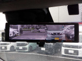 【日産のスマート・ルームミラーは内蔵モニターで後方の状況をクリアな画像で確認でき、通常のルームミラーに切り替えて後席の様子を確認することもできます。