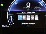 とっても見やすいメーターです。夜間時はラグジュアリーな気分にさせてくれる照明が魅力ですので、夜のドライブも楽しみになりますよ♪