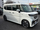 ピュアホワイトパール色のお車です☆