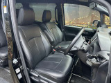 運転席も広々としており運転しやすい環境を実現しています☆