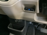 自社整備工場で点検整備をおこなってからお渡ししています。車検が残っている場合は『12ヶ月点検整備』を、車検整備付きの場合は『車検整備』をおこないます。整備費用は車両本体価格に含まれています。