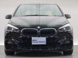 【キドニーグリル】BMWの代名詞。一目見ただけでBMWであると認識できる確固たるアイコンとして存在感を放ちます。