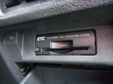 ETCは運転席右下の小物入れ内に隠れてるので、安全性もあがります。