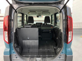リヤシートも全車消毒済み。シートを倒すとゆったりとした室内空間に★レジャーにショッピングに大活躍!シートは左右別々に動くのでアレンジいろいろ!