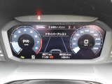 重厚感と安定感があり、同時にダイナミックさも備えるAudiの走り。機能やデザインが革新的なメーター。
