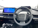 運転席まわりです。 各操作スイッチは使いやすい位置に配置されてます。