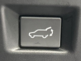 【パワーバックドア】スマートキーや運転席のボタンを押すだけでリアゲートが自動で開閉します!荷物を持っている時や、高い位置にあるバックドアを閉める際に便利な機能です♪