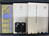 スマートキーは鍵をバッグに入れたままでもドアロックの開閉やエンジンのON・OFFができます。夜間や雨の日も鍵を探さなくて良いので便利です。