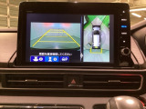 マルチビューカメラシステム搭載車です。お車の周囲を全方位でカバーします。後方・前方・両脇と、コンディションが悪い視界でもカラーモニターに映し出した映像がドライバーをサポートします。