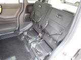 ◆チップアップ&ダイブダウン機構付【ULTR SEAT】は後席座面を左右分割で跳ね上げることができます。トランクで積載できない背の高い荷物をラクラク収納できます。ホンダ車ならではの人気装備です。