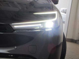1灯の光源でロービームとハイビームの切り替えが行えるBi-Beam(バイ-ビーム)LEDを採用しています♪