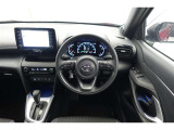 スポーティームード溢れる運転席周りですね。 クイックなドライビングに対応できるよな運転席回りになっています。 ドライブがますます楽しくなりますね!