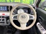 インテリアに合わせたデザインのステアリングは、運転される方のことも考え、運転しやすい形状、大きさです。是非一度、実際に触ってお確かめください。