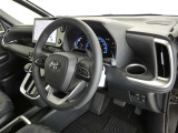 【運転席まわり】  運転席・インパネまわりの画像です!ハンドルやシートなども隅々までクリーニング済み☆キレイな車内でドライブがより一層快適にお楽しみいただけると思います! (^-^)v