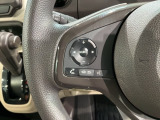 ステアリングにオーディオ操作スイッチが付いています。オーディオ画面に直接タッチしなくても操作が出来ますので、運転に集中できます。