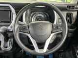 インテリアに合わせたデザインのステアリングは、運転される方のことも考え、運転しやすい形状、大きさです。是非一度、実際に触ってお確かめください。