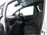 見通しのよいすっきりとした視界で、誰でも運転しやすいです。運転のしやすさは疲れにくさにも繋がりますよ♪