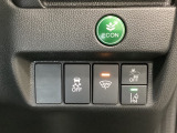 Hondaセンシング用の、VSA(ABS+TCS+横滑り抑制)解除と路外逸脱抑制機能のオンオフスイッチなどはハンドルの右側に装備しています。燃費に役立つECONボタンもここです。