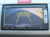 リアワイドカメラシステム!従来の視野に加えて、後方側方を約180&deg;まで見えるワイドビューと、後方を真上から見たような視野で駐車時などに便利なトップダウンビューの3つの視野があります!