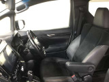 高いホールド性で運転姿勢が安定します。長距離ドライブでも疲れにくいのが魅力です。快適なドライビングライフをお送りください♪