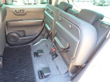 ◆チップアップ&ダイブダウン機構付【ULTR SEAT】は後席座面を左右分割で跳ね上げることができます。トランクで積載できない背の高い荷物をラクラク収納できます。ホンダ車ならではの人気装備です。