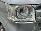 LEDヘッドライトは、点灯の瞬間から最大光量を発揮し、突然暗くなるトンネルなどでの安定感を高めます。