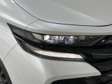 LEDヘッドライトです。デザイン性がよくとても明るいので、夜間の走行や悪天候でも安心です。しかも長寿命!