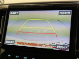 後方の見える安心をお届けするバックガイドモニター付:バックするときのアシストラインもあって楽々バック!車庫入れや縦列駐車をサポートし、苦手な駐車も安心です!今やもう手放せない装備ですネ♪